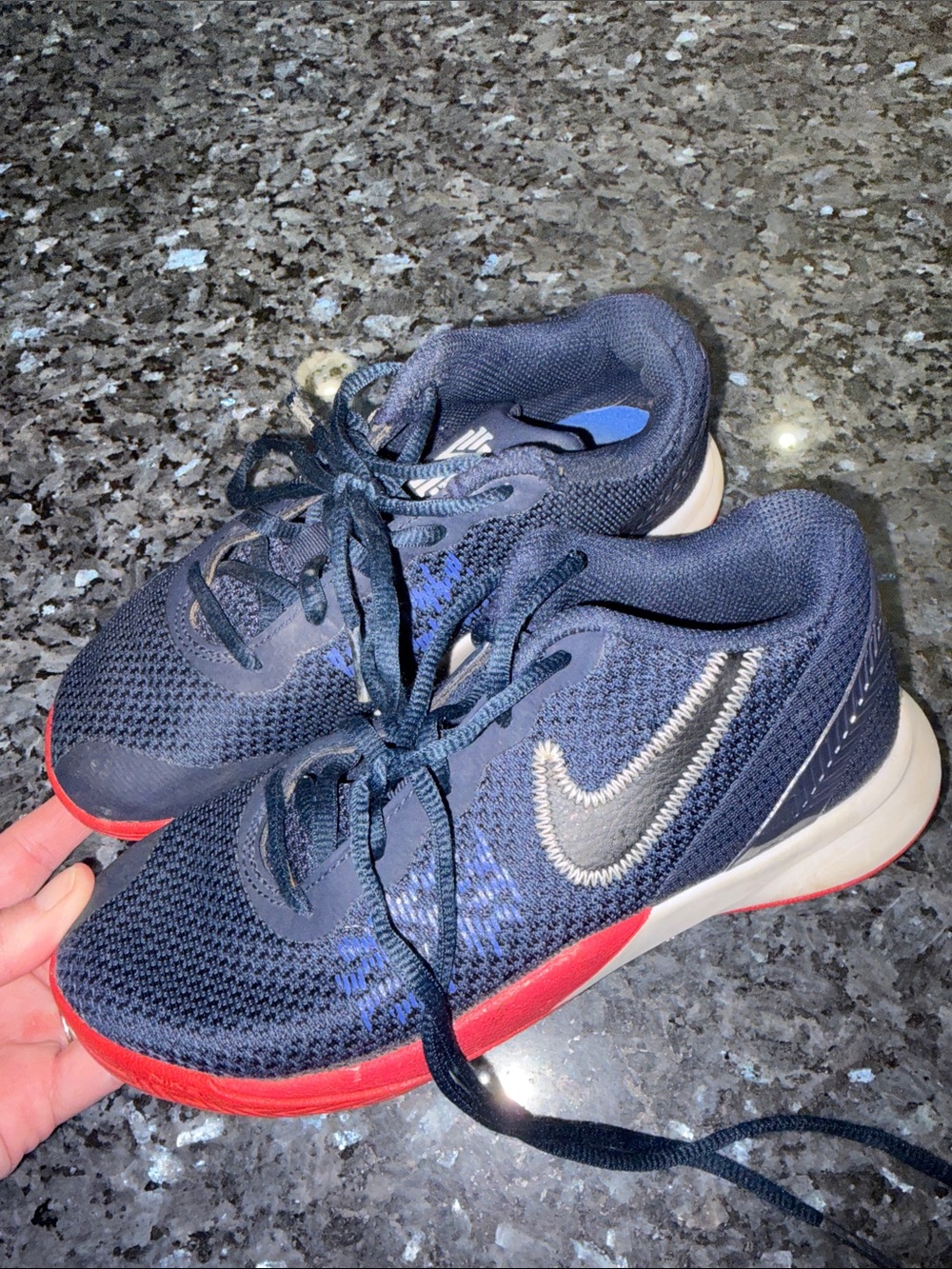 Boys Nike Kyrie Sneakers sz 2
